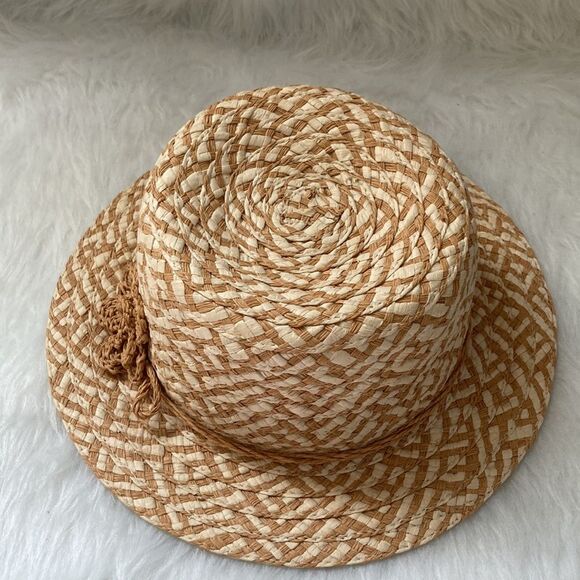 Brim Straw Hat with flower on side - Picture 4 of 10